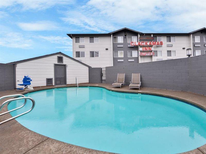 Clackamas Inn And Suites Экстерьер фото