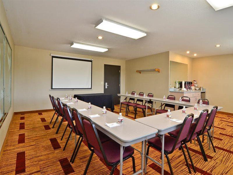 Clackamas Inn And Suites Экстерьер фото