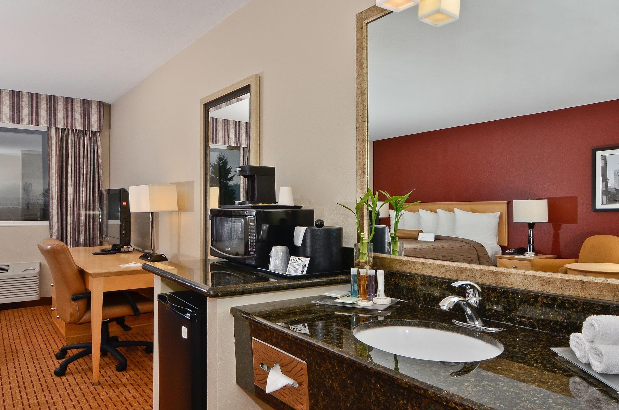 Clackamas Inn And Suites Экстерьер фото