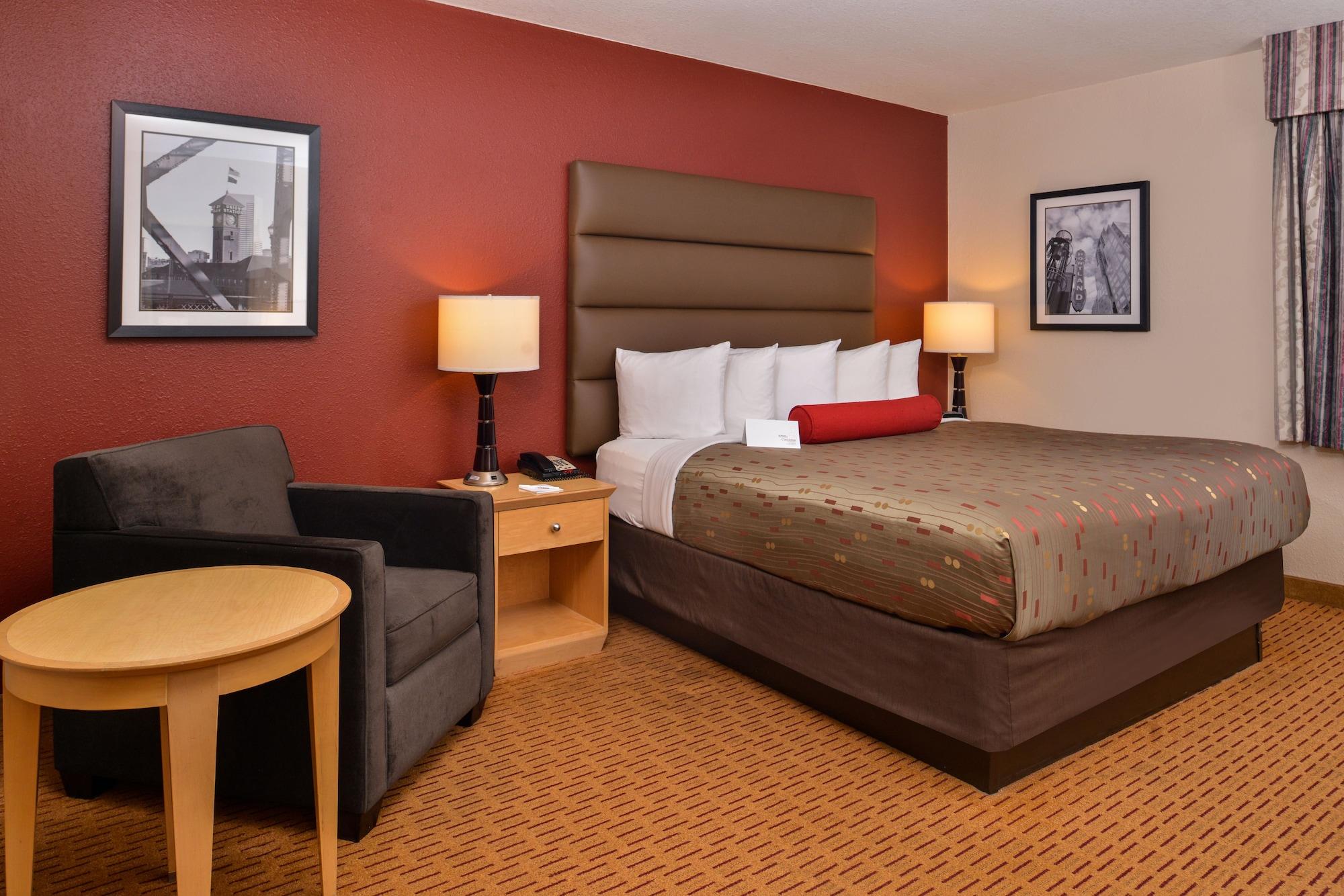 Clackamas Inn And Suites Экстерьер фото