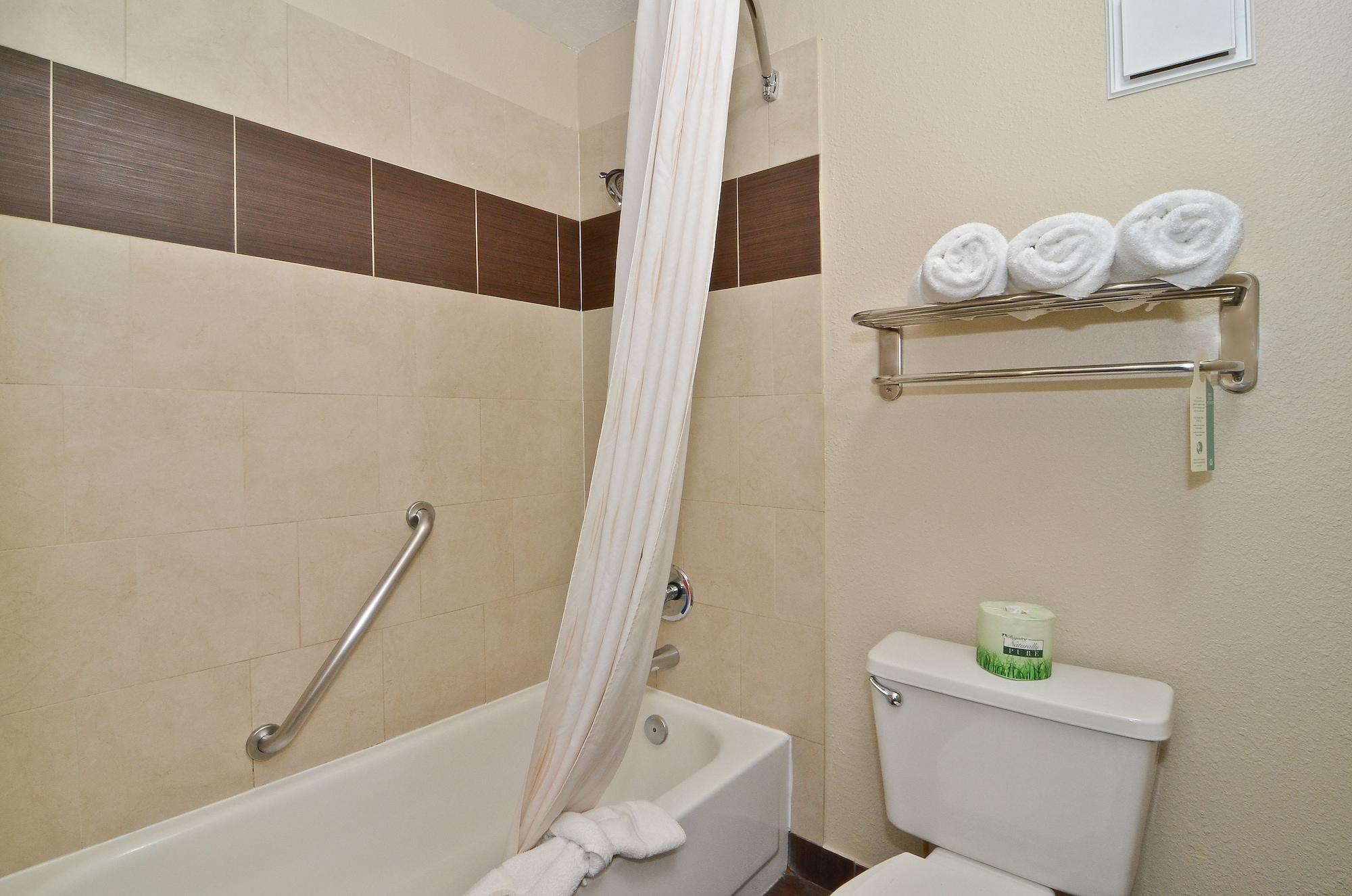 Clackamas Inn And Suites Экстерьер фото