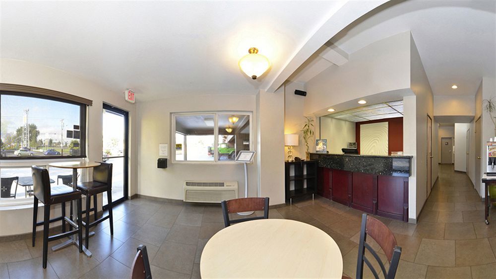 Clackamas Inn And Suites Экстерьер фото