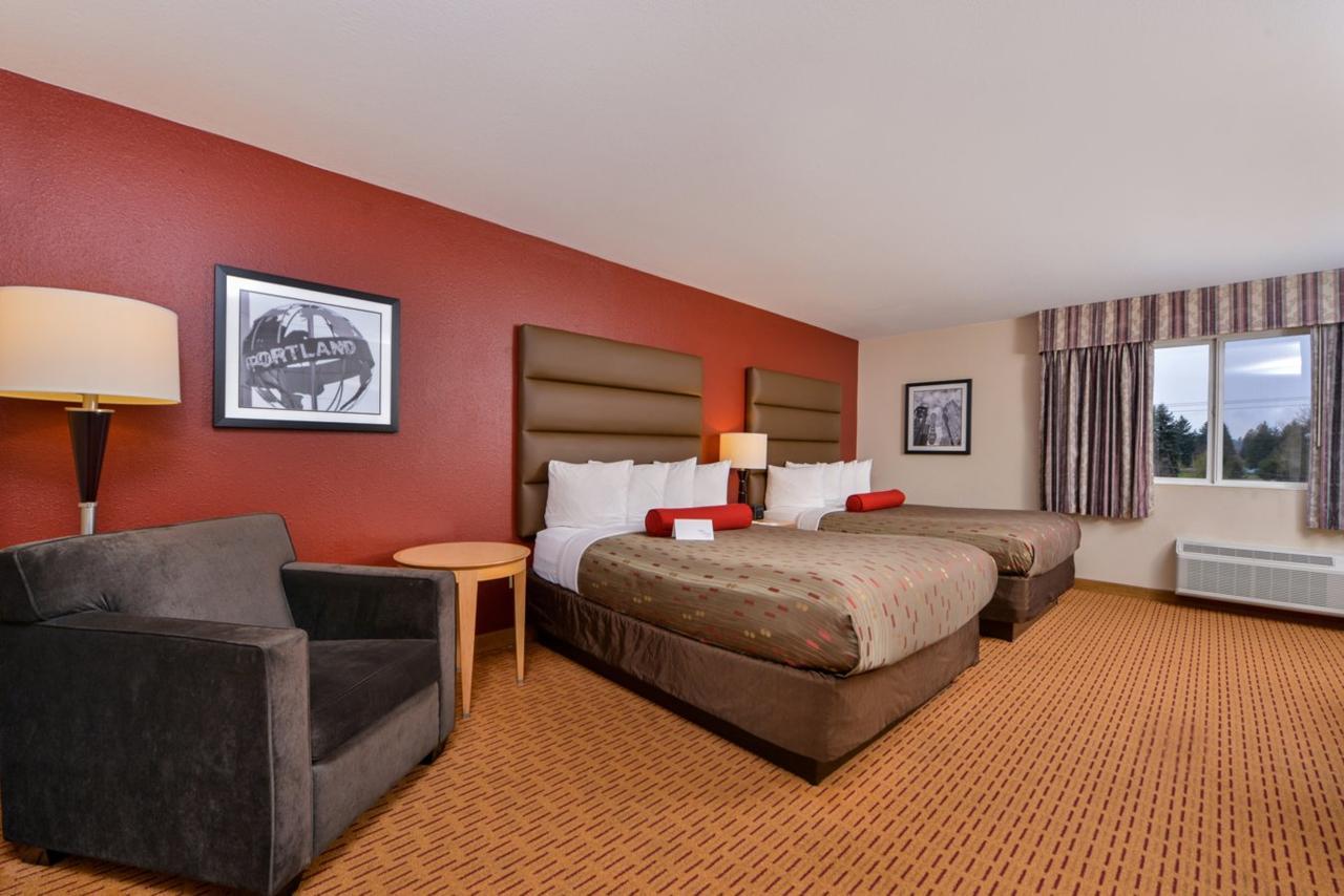 Clackamas Inn And Suites Экстерьер фото