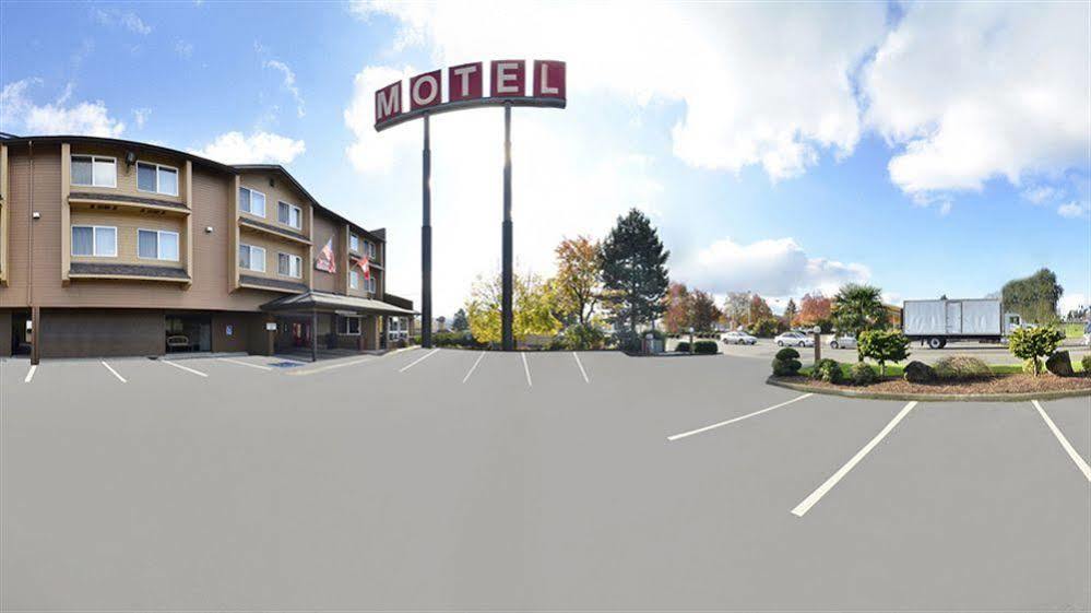 Clackamas Inn And Suites Экстерьер фото