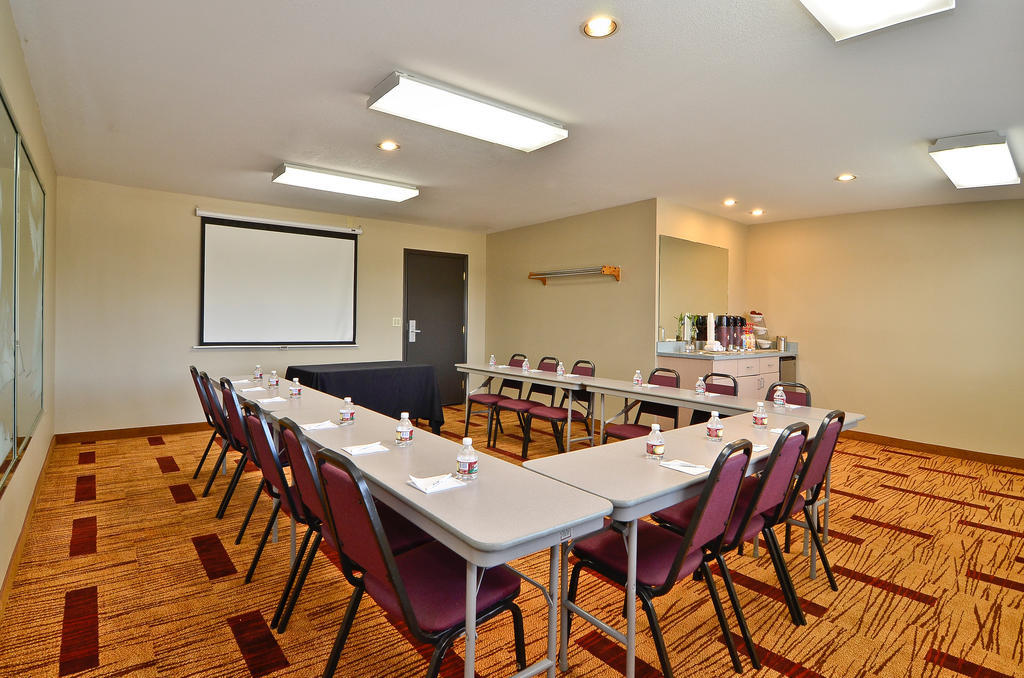 Clackamas Inn And Suites Экстерьер фото